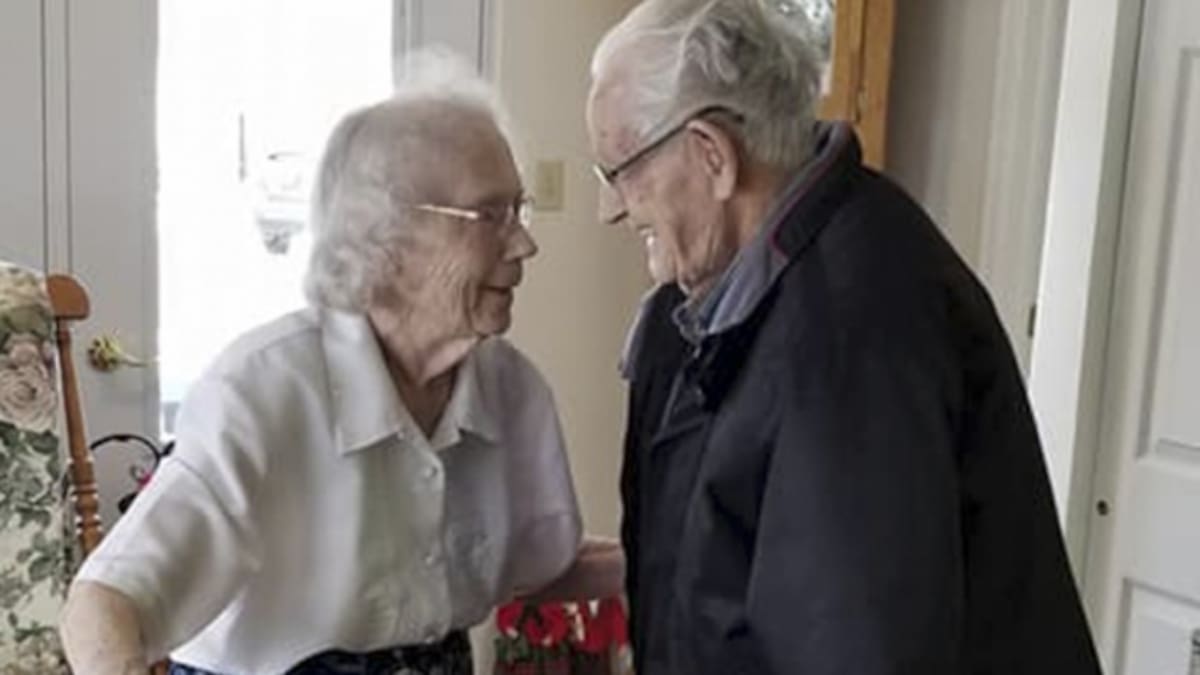 Esta pareja de abuelitos será separada en Navidad