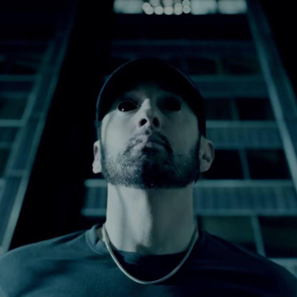 Eminem estrena video de "Fall"