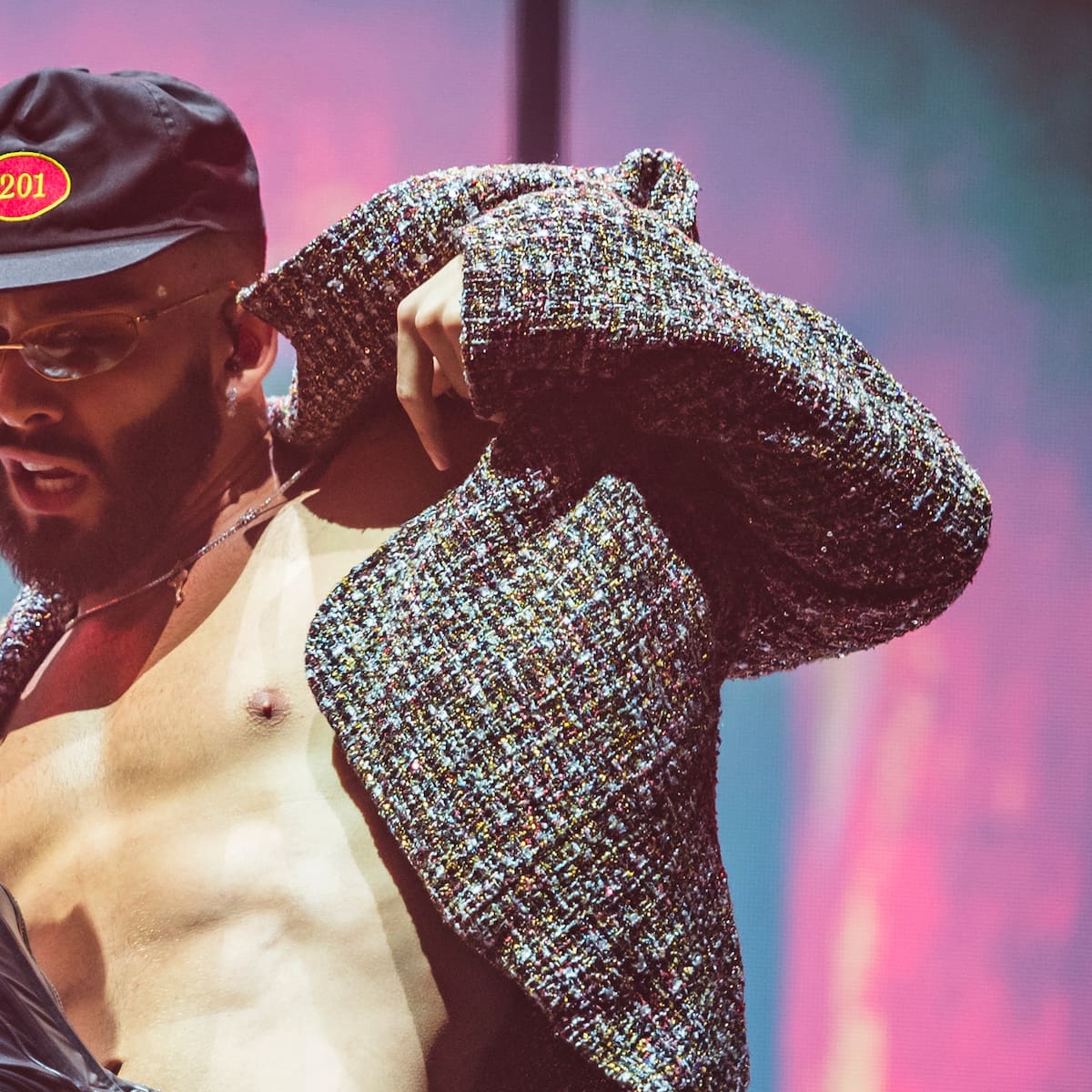 Manuel Turizo, Taylor Swift, Djo y Clarent buscan agenciarse el último Nº1 de abril