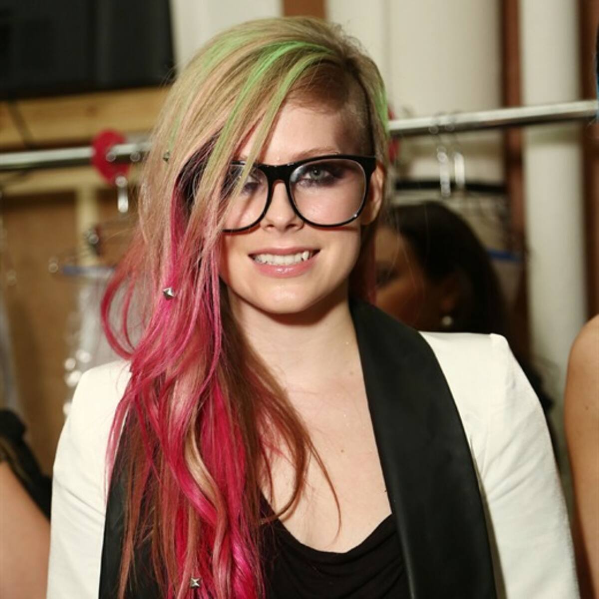 "Here's To Never Growing Up" lo nuevo de Avril Lavigne