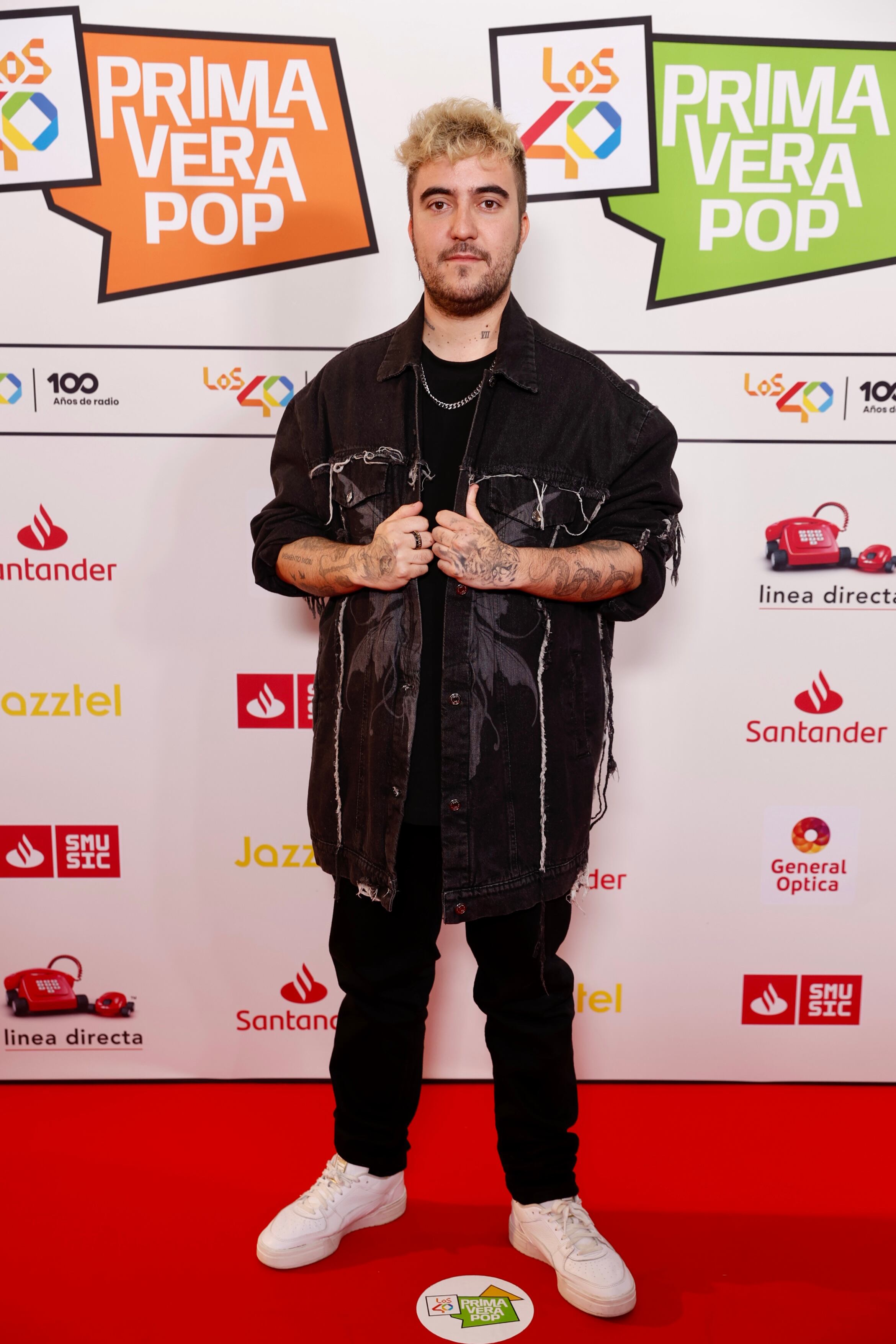 Esta semana, Beret hacía realidad el sueño de un colegio de Alpedrete que ganaba un concurso para pasar un rato con el sevillano. Esta noche, va a hacer realidad el sueño de mucha más gente subiéndose al escenario. Apuesta al negro con chaqueta oversize.