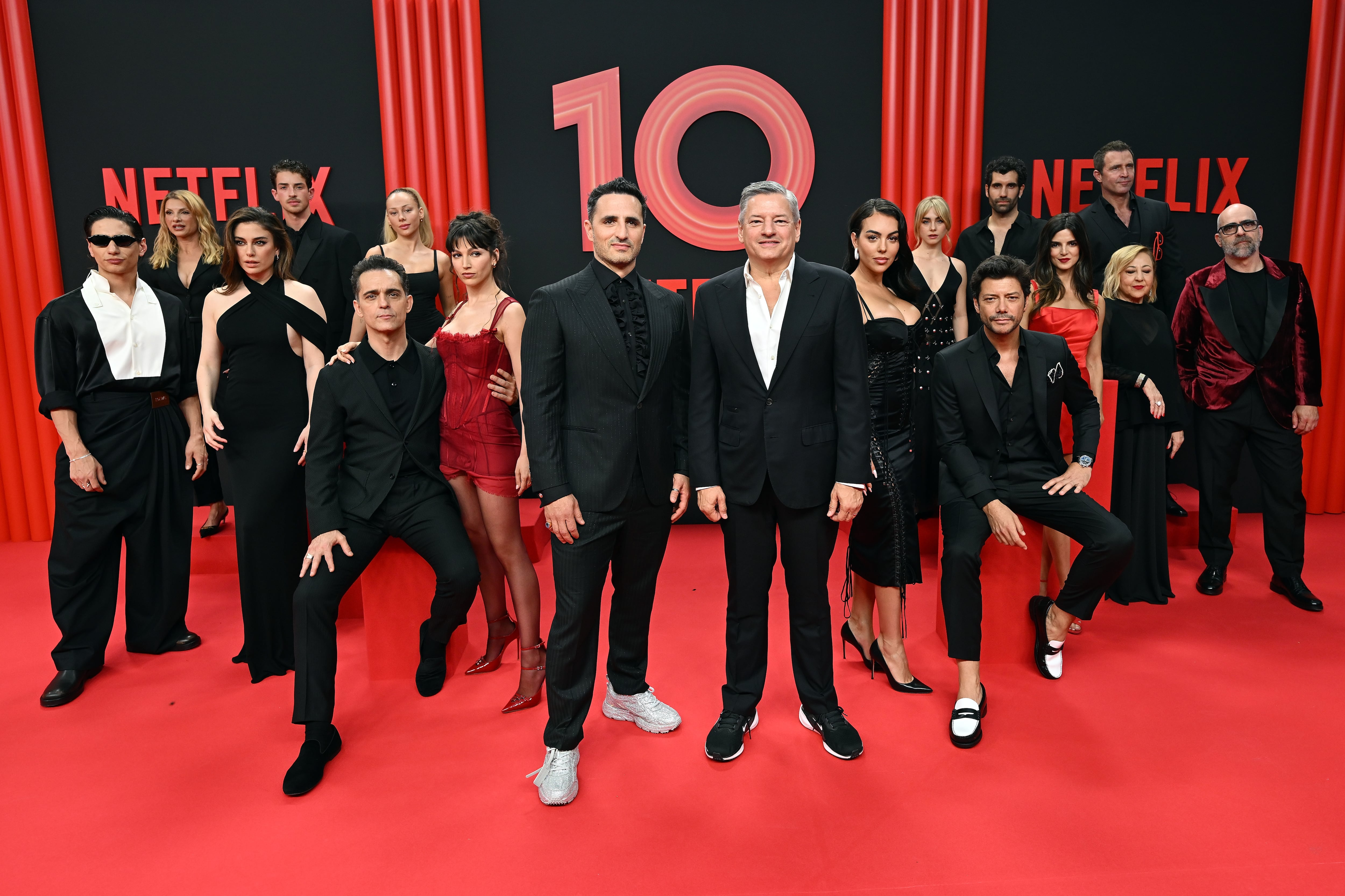 La celebración de los 10 años de Netflix en España con Enzo Vogrincic, Najwa Nimri,  Blanca Suárez, Manu Ríos, Ester Expósito, Pedro Alonso, Úrsula Corberó, Diego Ávalos, Ted Sarandos, Georgina Rodríguez, Clara Galle, Tamar Novas, Álvaro Morte, Clara Lago, Fernando Gil, Carmen Machi y Luis Tosar
