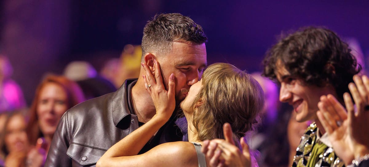 Taylor Swift y Travis Kelce, en los iHeartRadio Music Awards 2026.