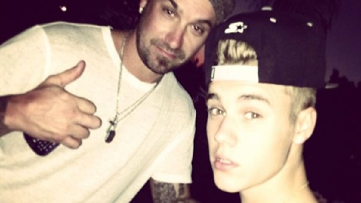 Justin Bieber vuelve a Canadá por su papá