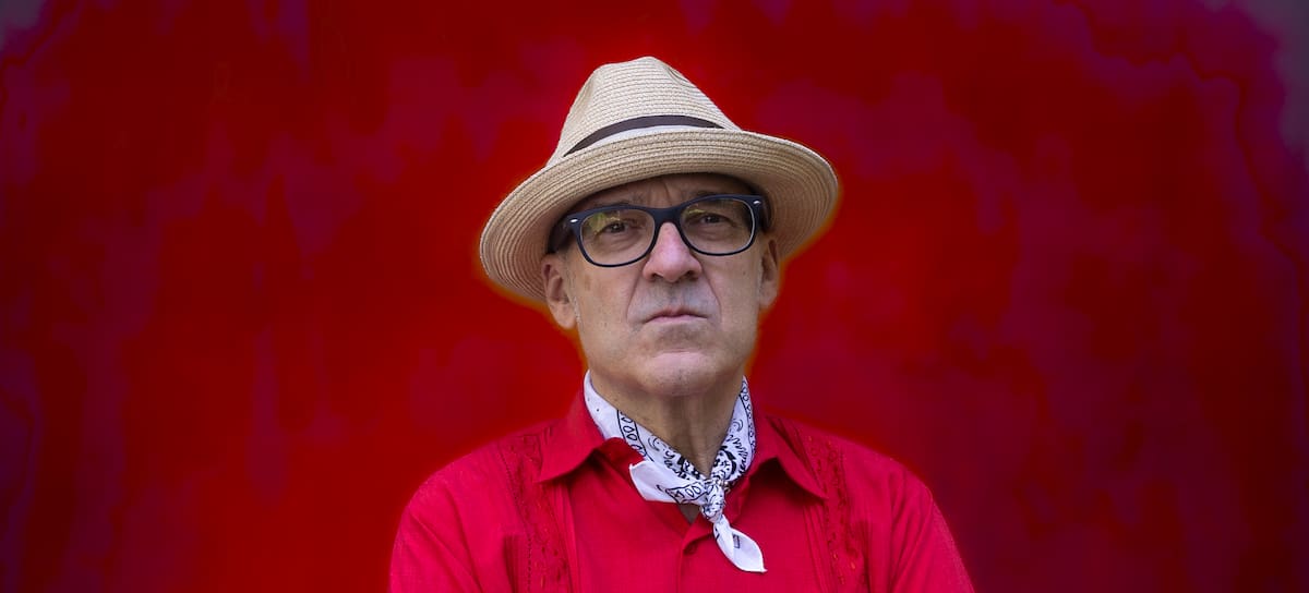 El artista Victor Coyote.