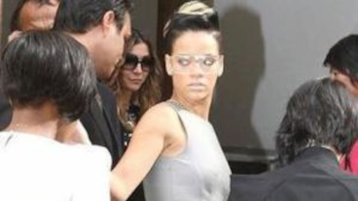 Rihanna se tatúa la frase: "Nunca un fracaso, siempre una lección"