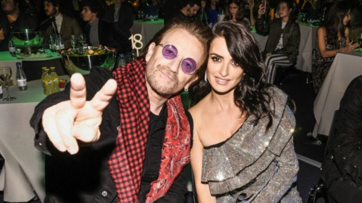 El emotivo momento entre Penélope Cruz y Bono de U2 en LOS40 Music Awards