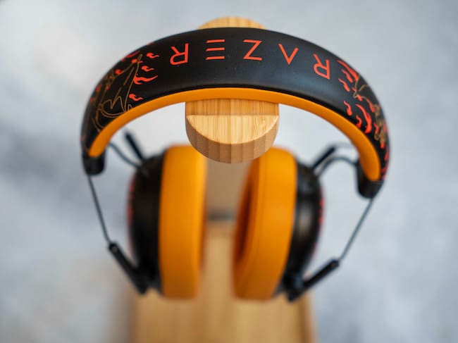 Razer viste de fuego sus BlackShark V3 X HyperSpeed con la nueva edición Charizard