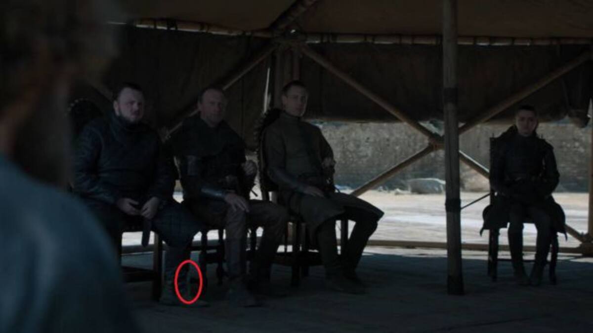 Una botella de agua se robó la mirada de muchos en el episodio final de GOT