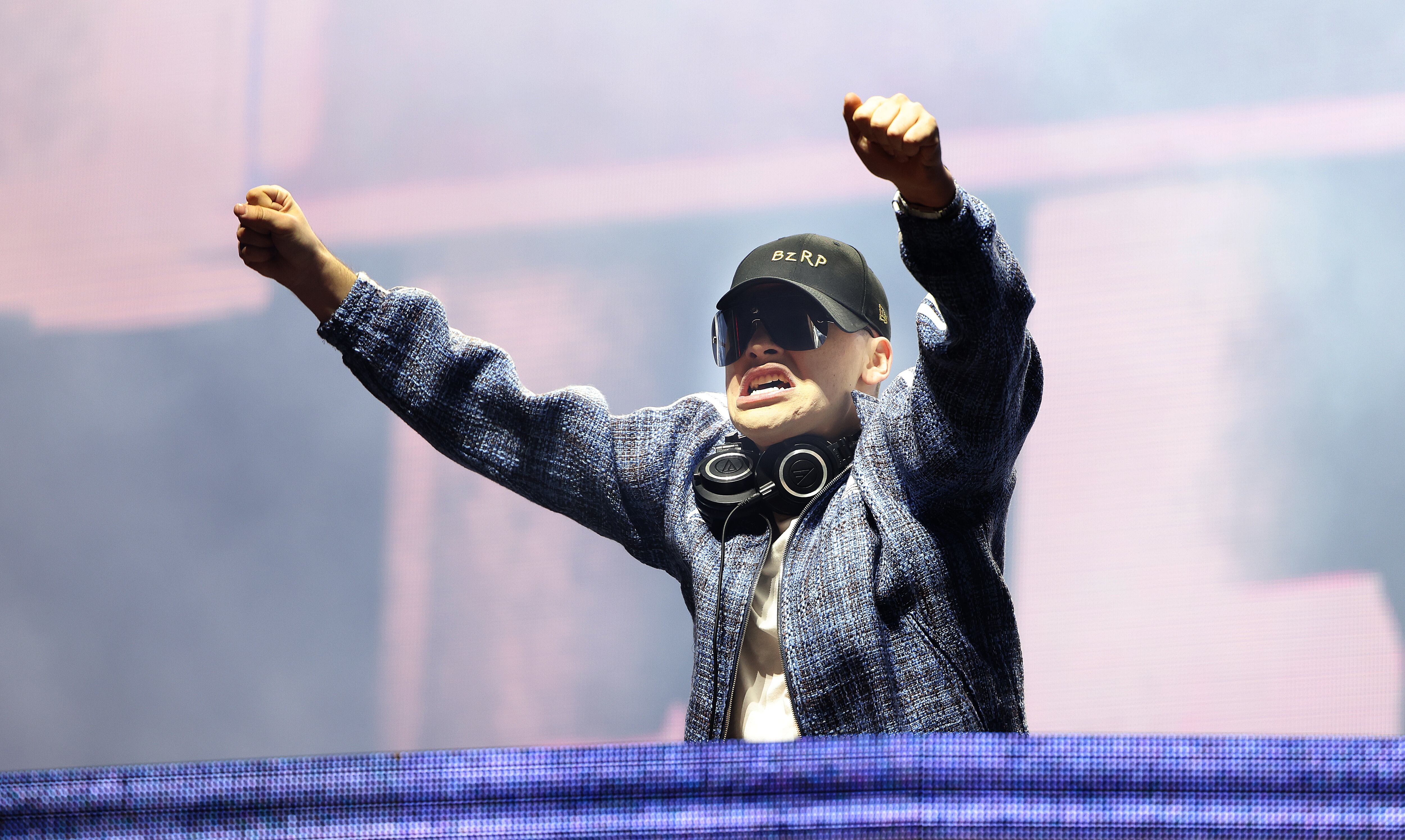 El productor argentino se ha puesto tras la mesa en su actuación en  Coachella que ha tenido su punto más álgido cuando Shakira ha hecho acto de presencia.