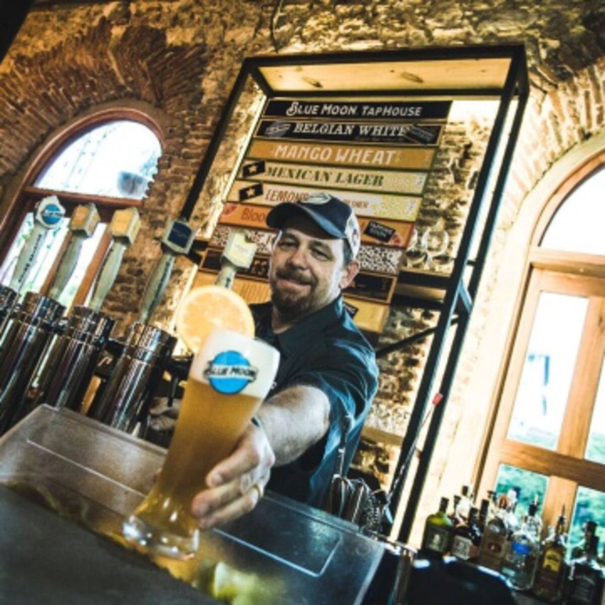 Apertura Blue Moon Tap House