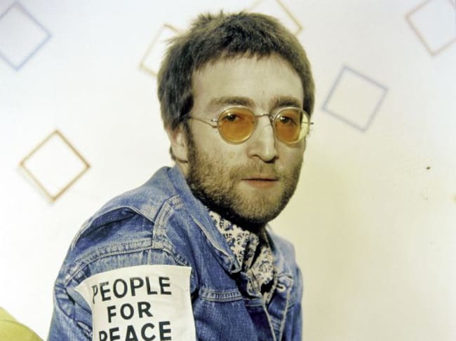John Lennon, en el programa de televisión Top Of The Pops de la BBC en 1970.