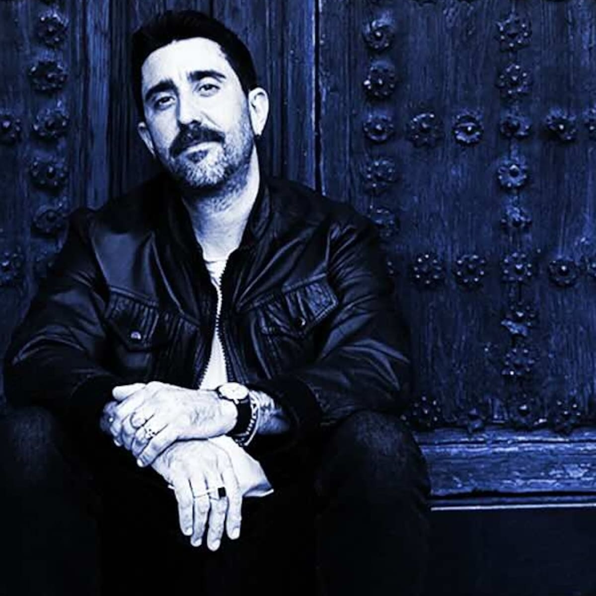 Hablamos con Álex Ubago de su gira aniversario, su debut en el cine, sus sucesores o lo que opinan sus hijos de sus canciones