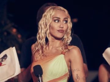 Miley Cyrus celebra el éxito de Flowers lanzando una nueva versión