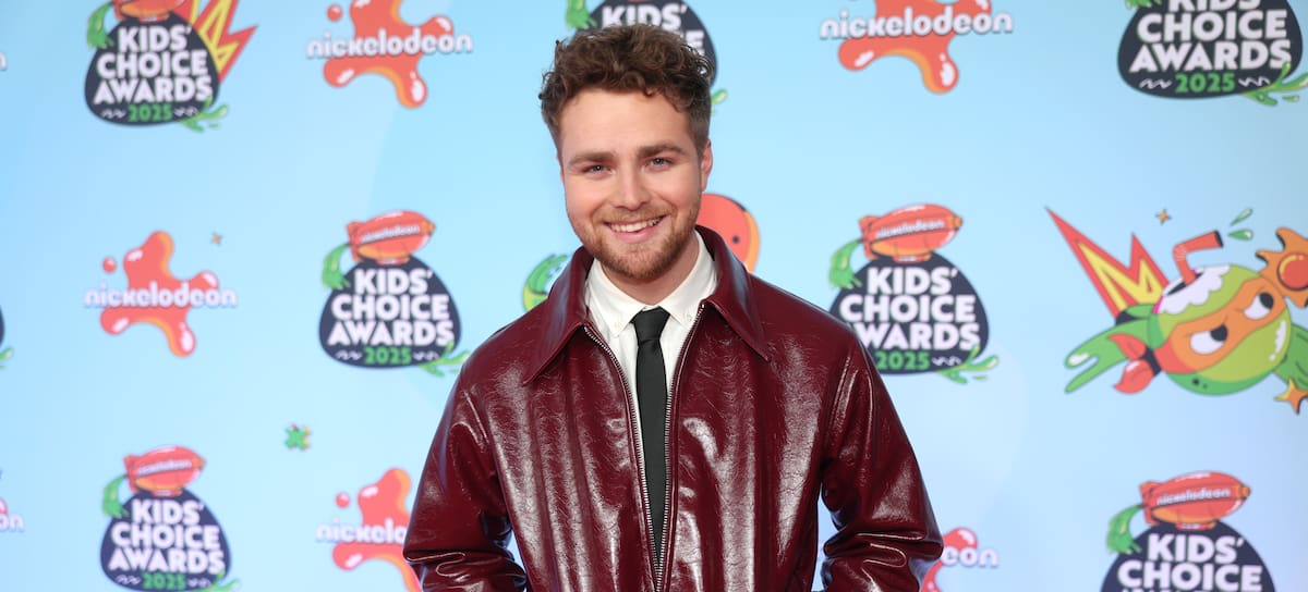 Alex Warren en los Kids' Choice Awards de Nickelodeon, 21 de junio de 2025.
