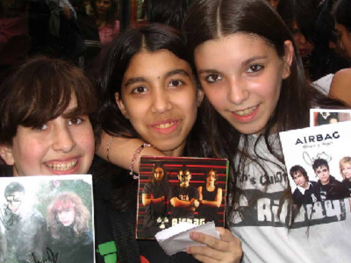 Firma de autógrafos de Airbag.