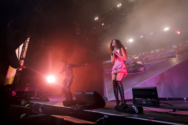 Zendaya junto a Labrinth en el Coachella