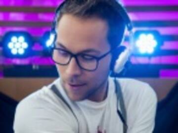 Sigue a Óscar Martínez DJ en Twitter