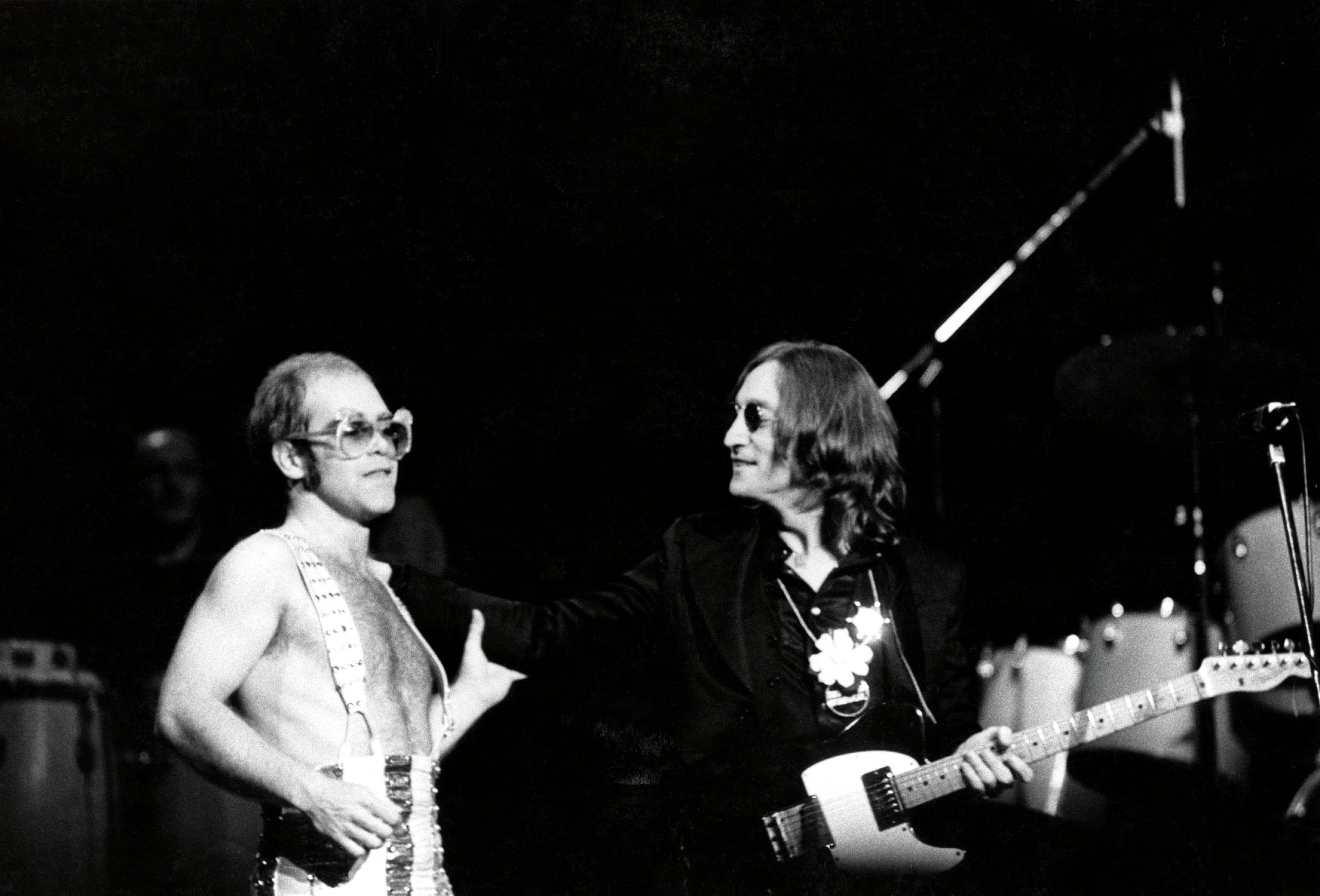 John Lennon hace una aparición sorpresa en un concierto de Elton John en el Madison Square Garden de Nueva York