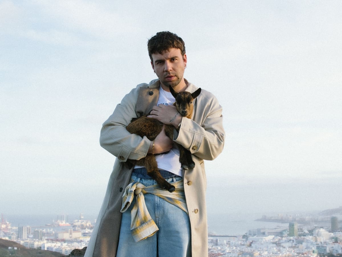 Quevedo reacciona a las palabras de Bad Bunny sobre Canarias en pleno concierto