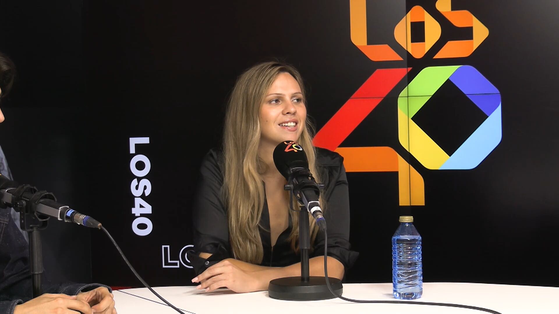 Yenesi en los estudios de LOS40 en su entrevista por 'La Bola Negra'. / LOS40