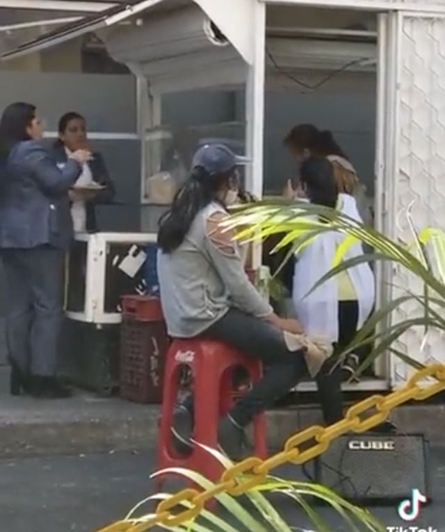 Joven sorprende al cantar &quot;La Llorona&quot; en la calle