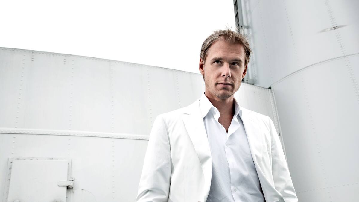 Aquí tienes el tracklist de ASOT738