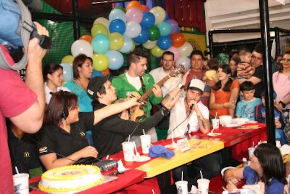 La Hora sin Nombre Segundo Aniversario Mc Donald's Zapote