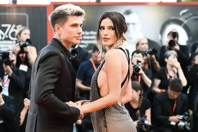 Bella Thorne junto a su pareja en la premiere de Joker en 2019 en Venecia.