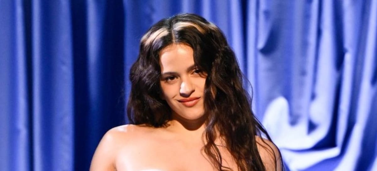 THE TONIGHT SHOW PROTAGONIZADO POR JIMMY FALLON -- Episodio 2215 -- En la imagen: La invitada musical Rosalía se presenta el domingo 16 de noviembre de 2025 -- (Foto de: Todd Owyoung/NBC vía Getty Images)