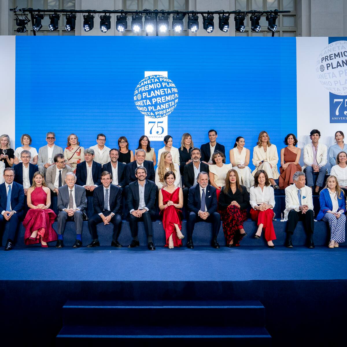 Premio Planeta celebra su 75º aniversario con aluvión de rostros televisivos: De 40.000 pesetas a un millón de euros