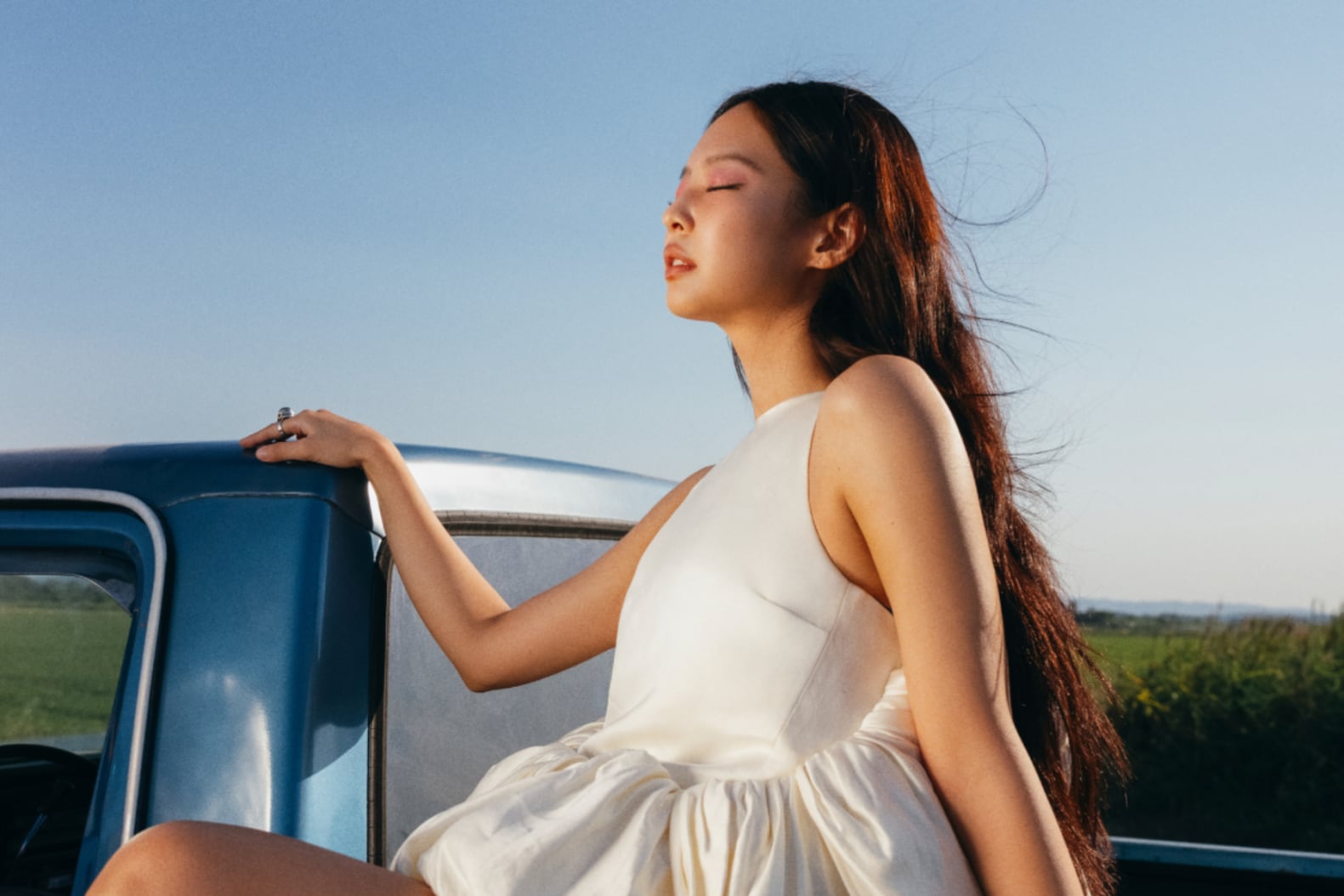 Jennie en 'Less than a Lover'