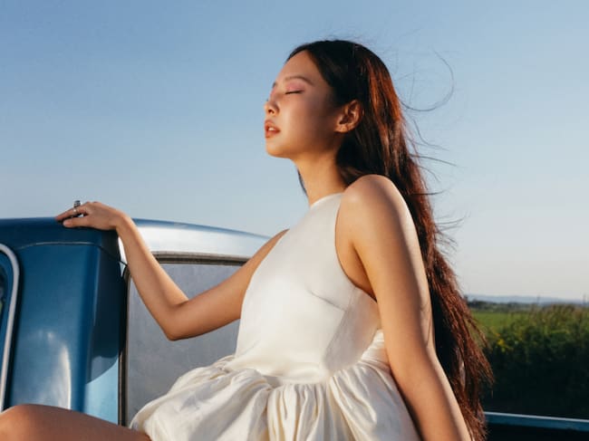 Jennie en 'Less than a Lover'