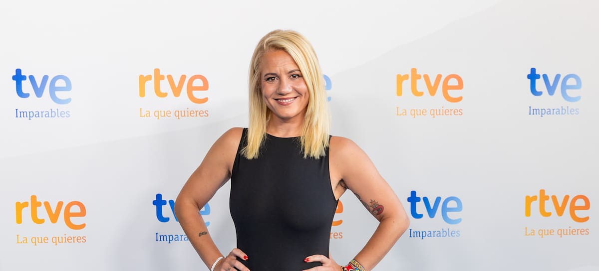 Posado de promoción de 'Al cielo con ella' de Henar Álvarez, en RTVE