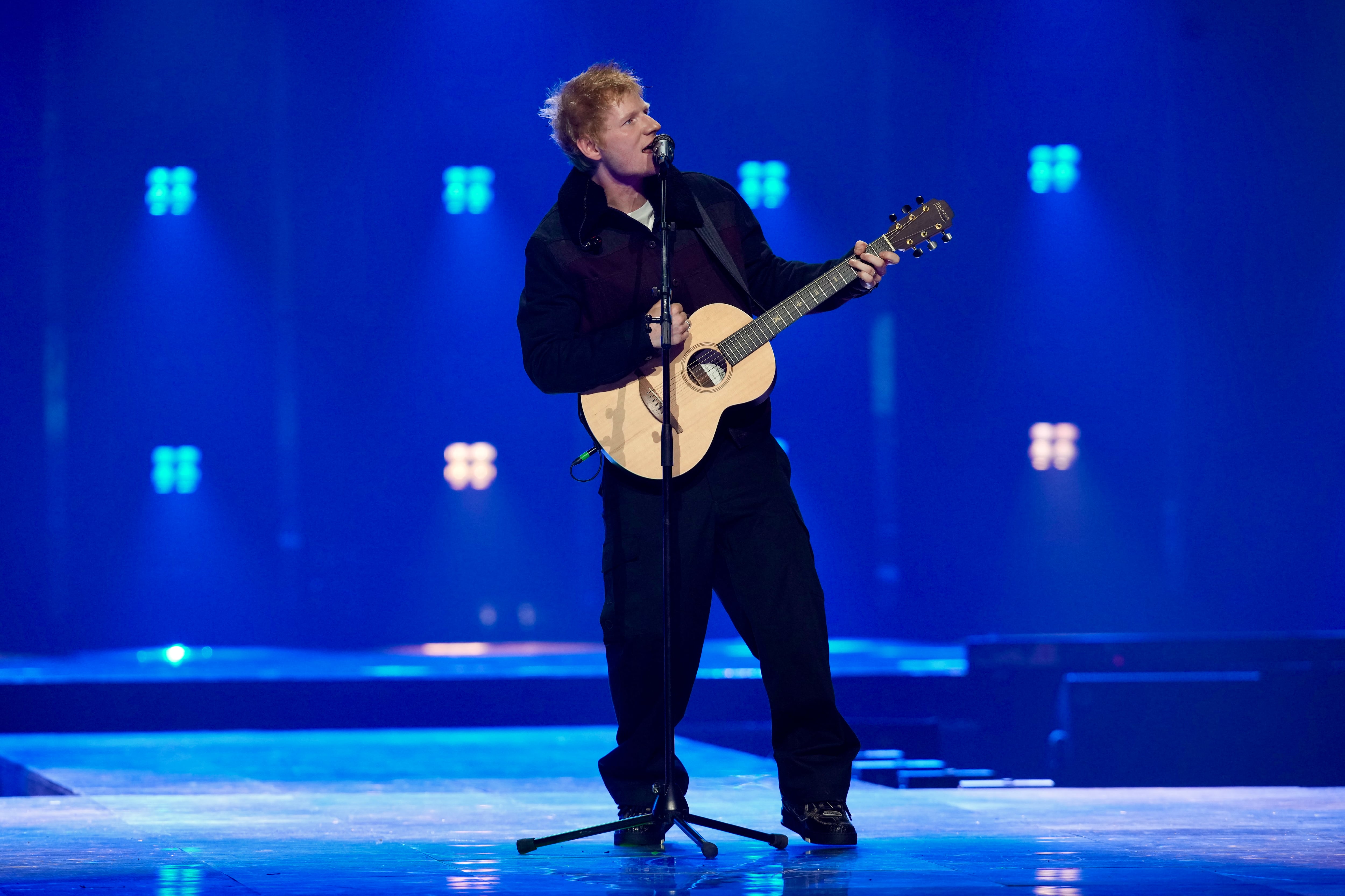Ed Sheeran deslumbra a LOS40 Music Awards Santander 2025 con su actuación de 'Azizam' y 'Sapphire'