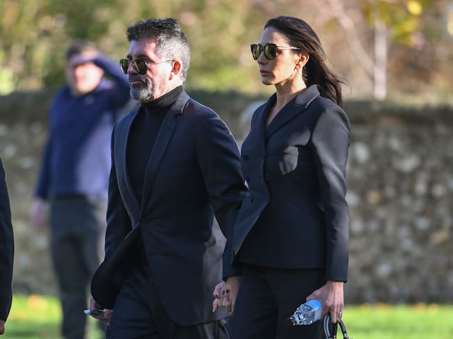 Simon Cowell y Lauren Silverman en el entierro de Liam Payne (Photo by Karwai Tang/WireImage)