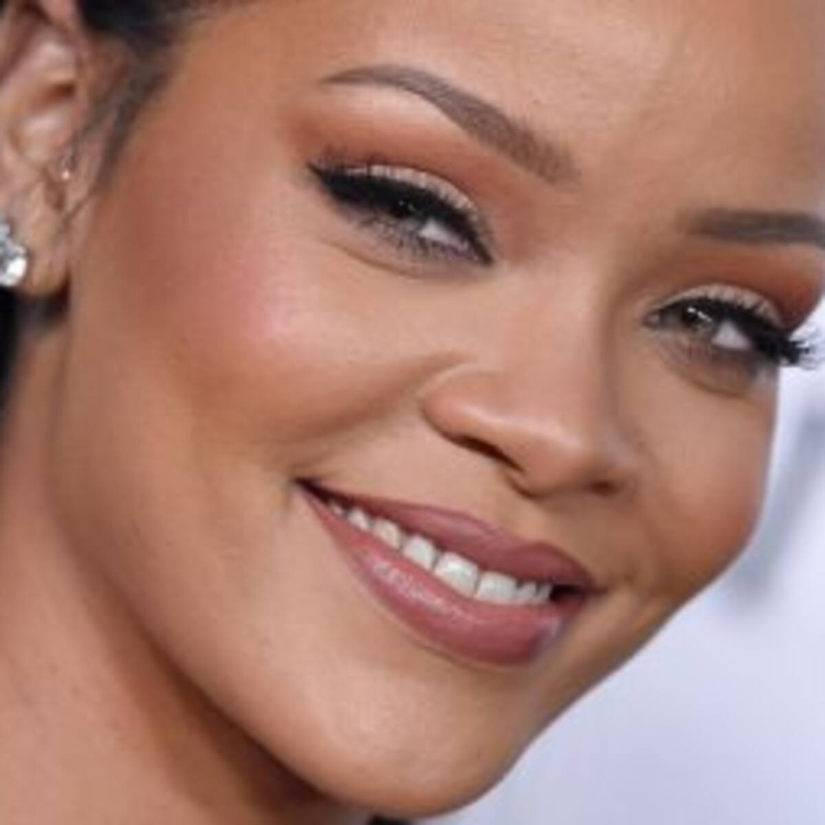 Escuchá el tema de Rihanna para la película Star Trek Beyond