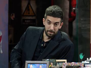 Laura Pausini le da la vuelta a las preguntas de David Broncano en 'La Resistencia'