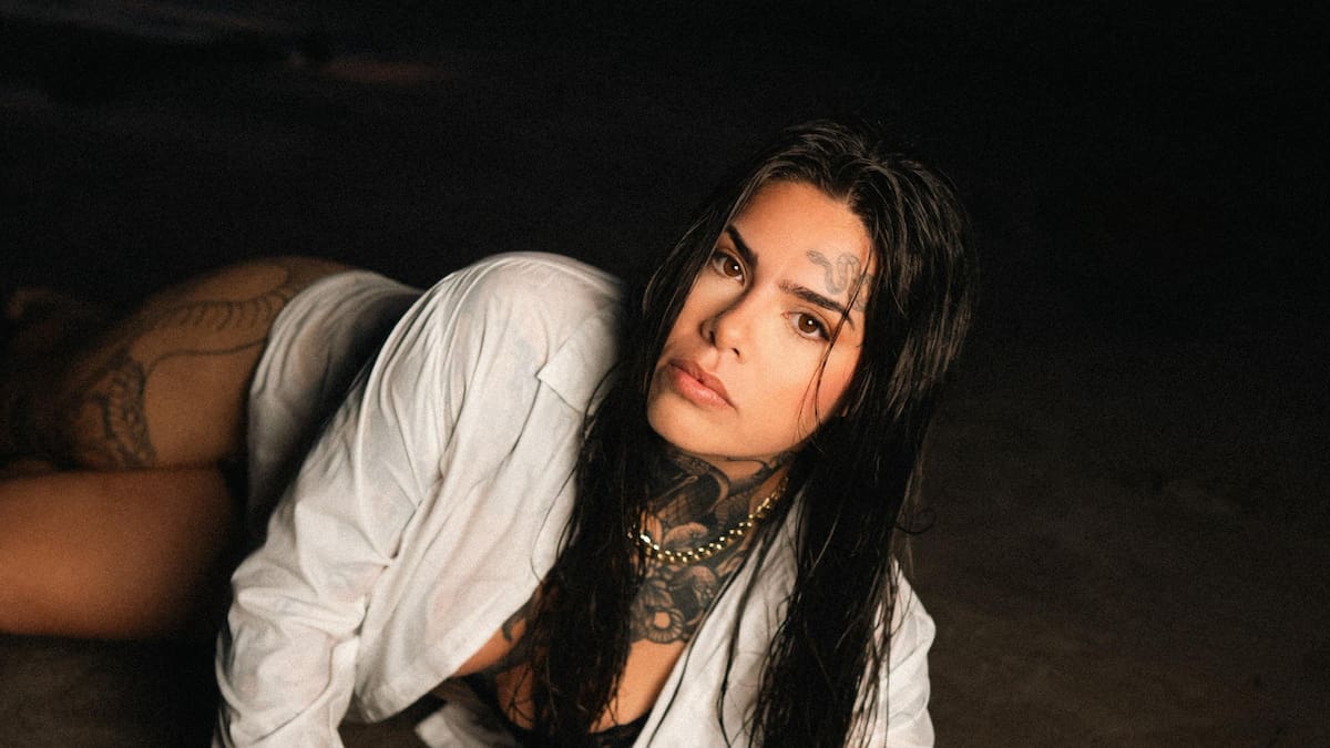 Ptazeta vuelve renovada con 'Ay Amor' tras un año y medio de silencio