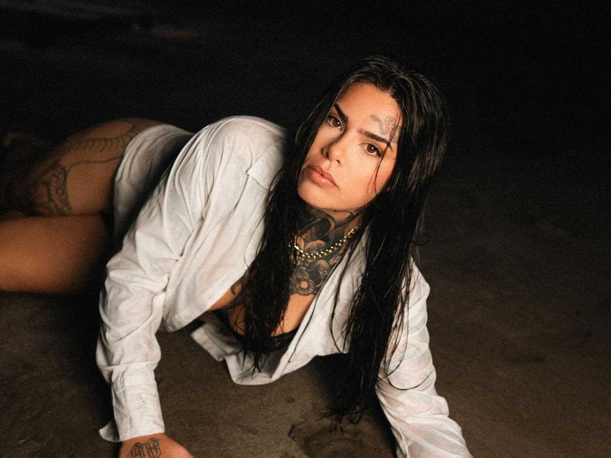 Ptazeta vuelve renovada con 'Ay Amor' tras un año y medio de silencio