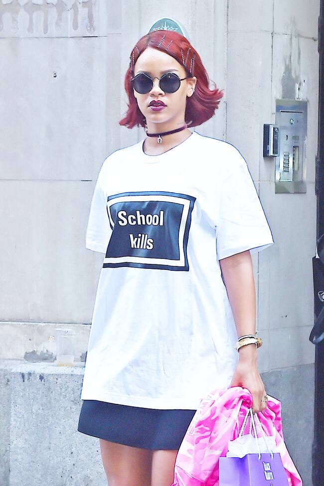 Rihanna, en mayo de 2015, llevando una camiseta con mensaje
