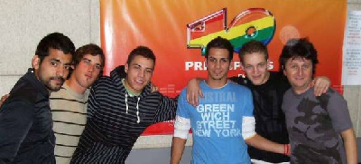 Leonardo De Cecco y uno de los ganadores de la batería
