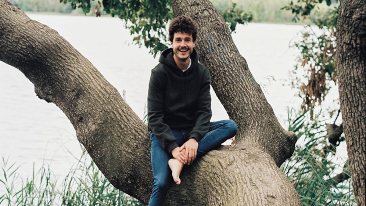 Miki Núñez torna a fer olor d’estiu amb el nou single 'Un altre cop'