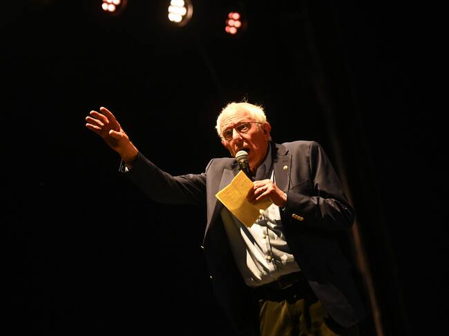 No han faltado guiños políticos en el Festival, uno de los más destacados, la aparición del senador por Vermont que ha pedido a los jóvenes que no den su apoyo a las políticas de Donald Trump.