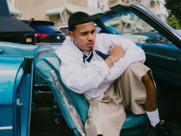 Myke Towers vuelve a casa por Navidad con 'Lyke Miike', el regalo más esperado por sus fans