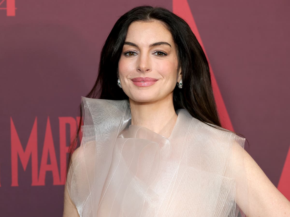 Anne Hathaway y Dakota Johnson protagonizarán juntas ‘Verity’, el éxito literario de Colleen Hoover