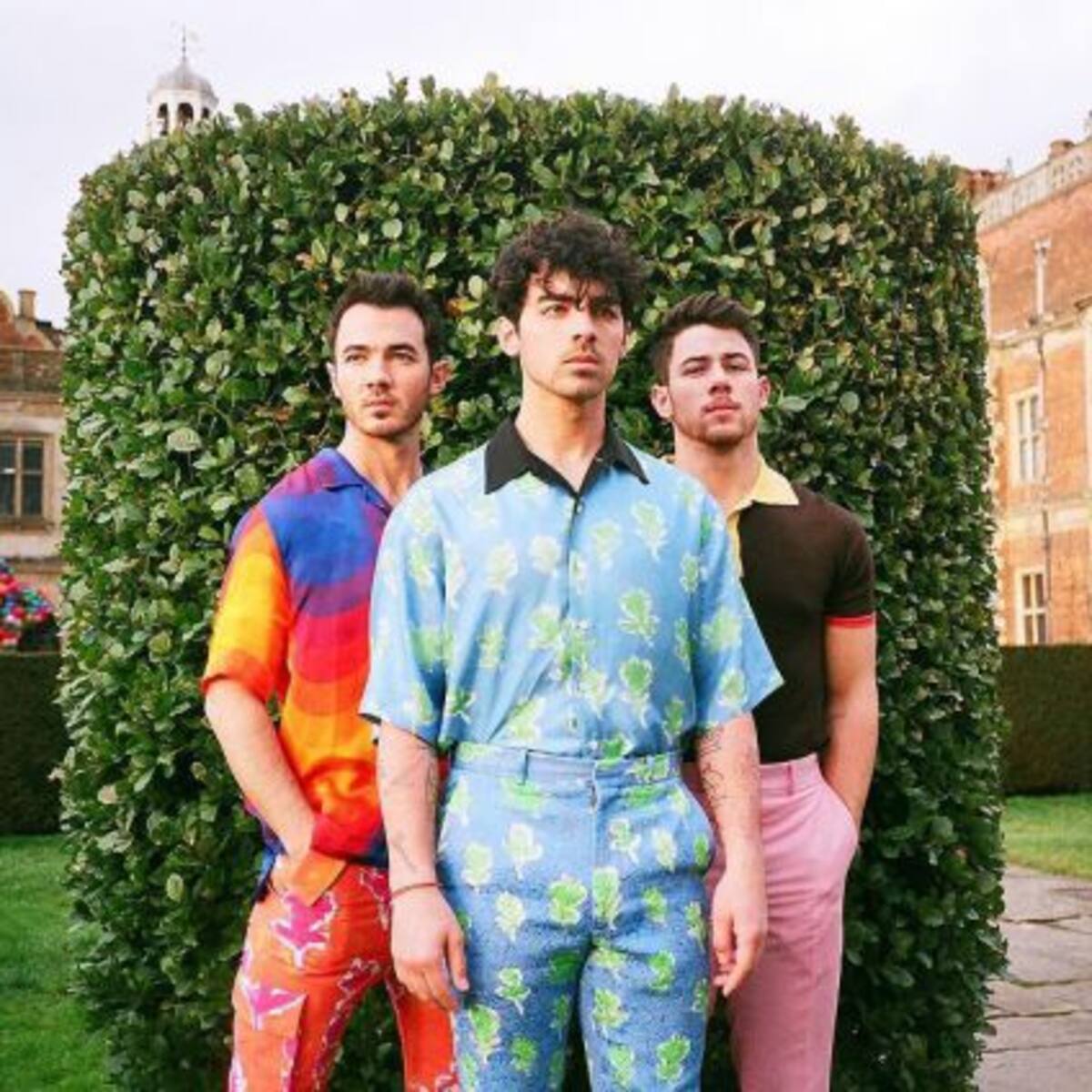Los Jonas Brothers anuncian el nombre de su próximo álbum: "Happiness Begins"