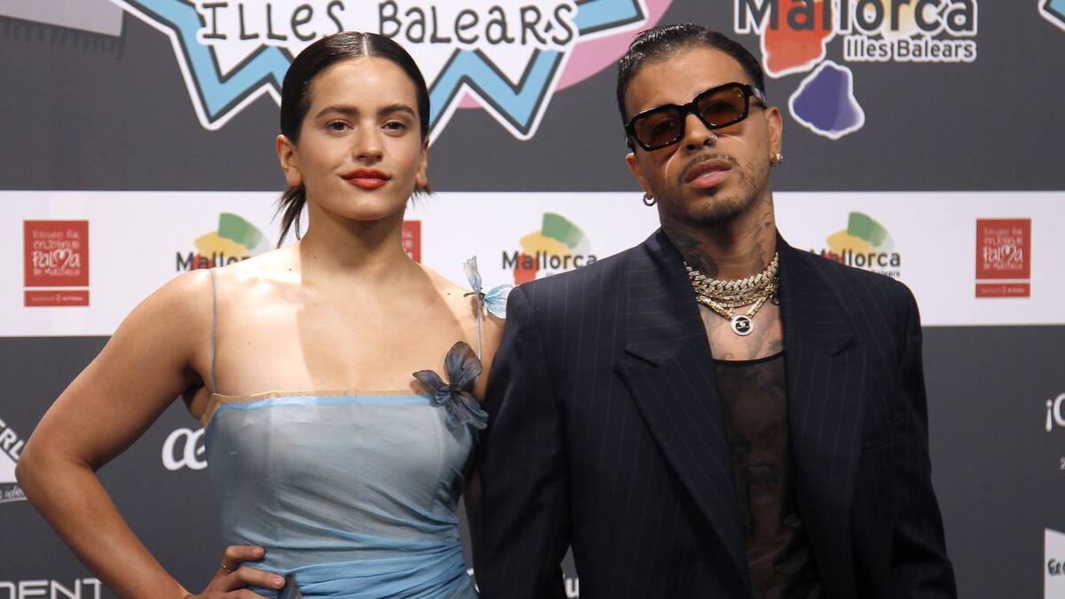 La broma de Rauw Alejandro que no le ha 'gustado' a Rosalía: “El cartelito no me hace gracia ninguna