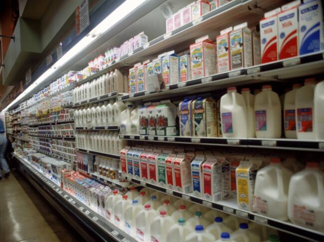 Leches en el supermercado
