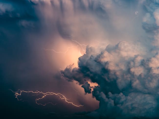 En verano las tormentas eléctricas son frecuentes.